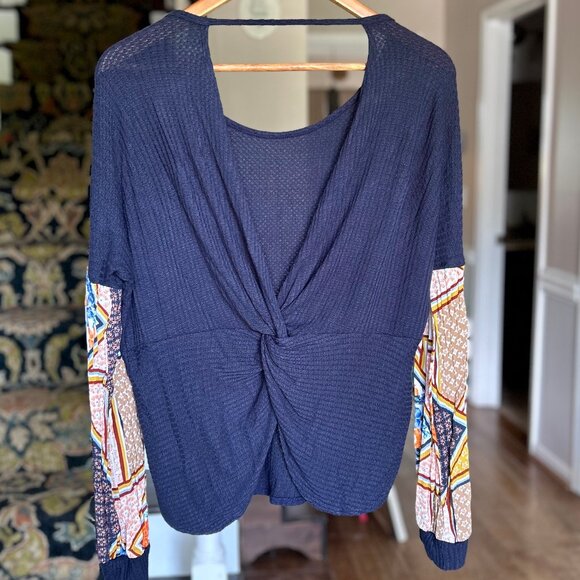 7th Ray Navy Waffle Top w/ Contrasting Pattern Sleeve and Open Twist Back Sz M-L - Picture 2 of 11
